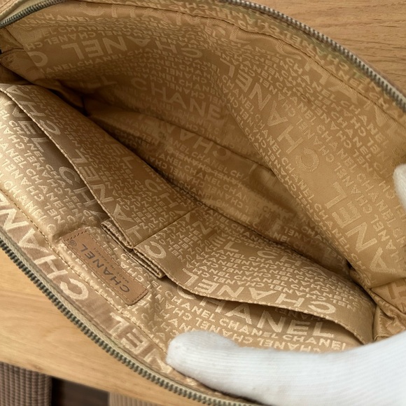 Chanel Shoulder Bag - Picture 16 of 16